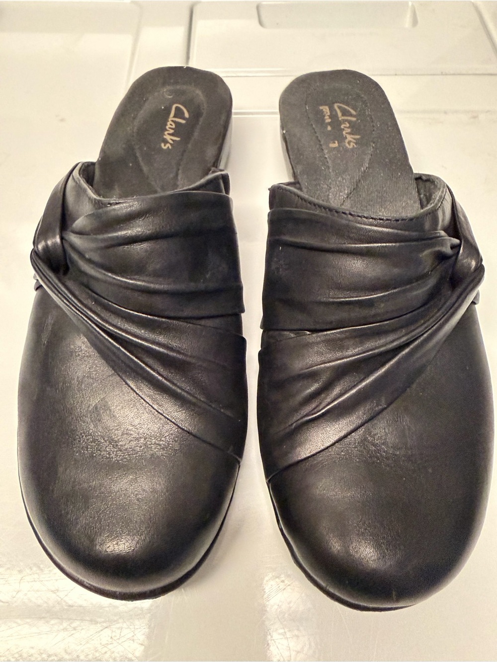Clarks Women's Black Slip-On Mule - Draped Leather size 7.5